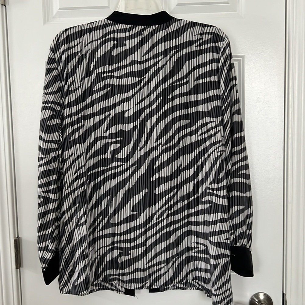 Bob Mackie 100% Silk Black and White Striped Blouse - Size 1X - Picture 6 of 7